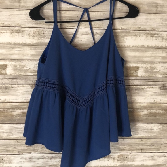 Small cropped top. - Picture 1 of 1